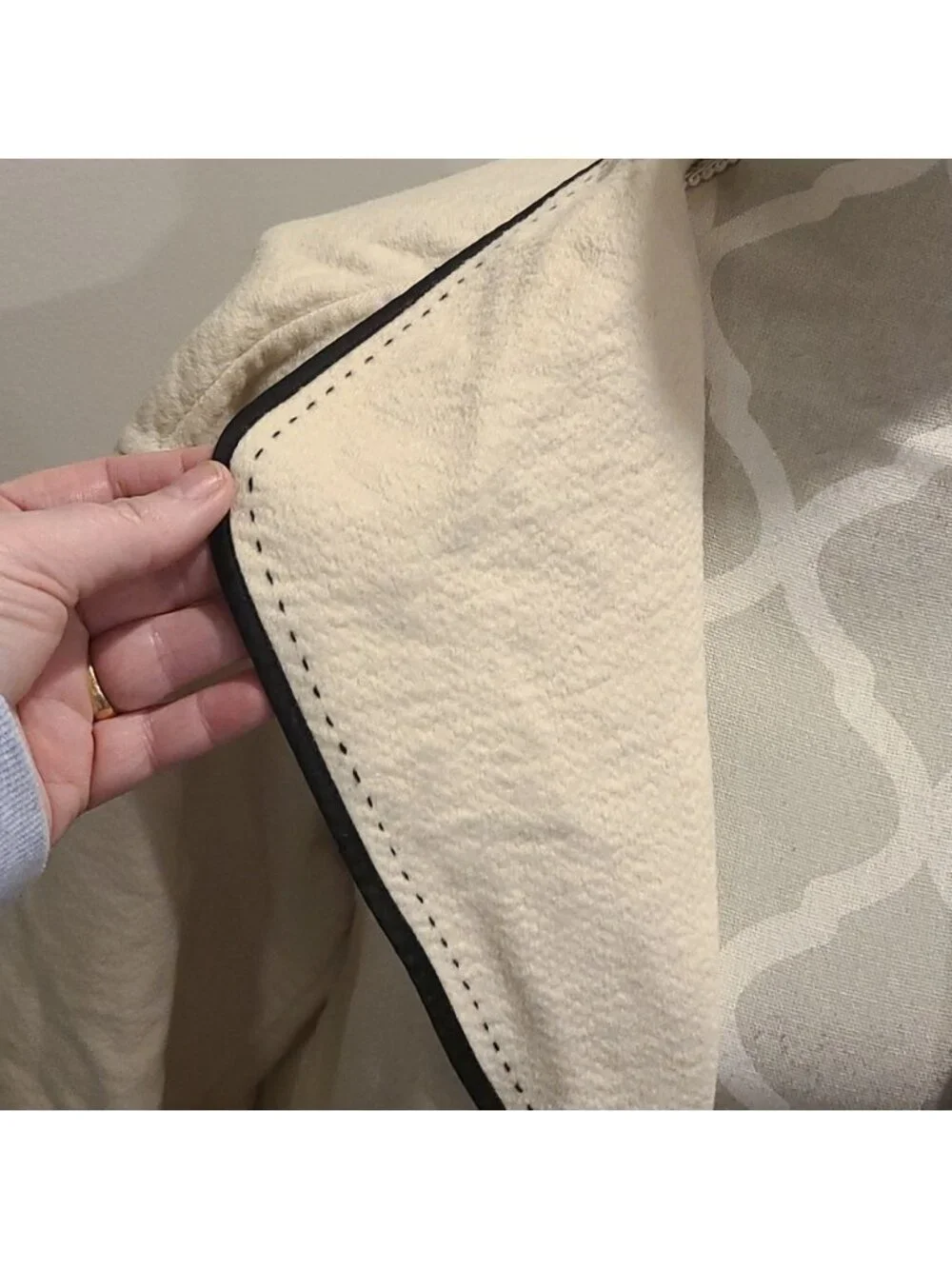 Escada 97% cashmere cream and black long jacket